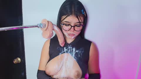 Snapshot of lizz_tender chatting on February 17, 2025, 6:15 pm Lizz online show from February 17, 2025, 6:15 pm