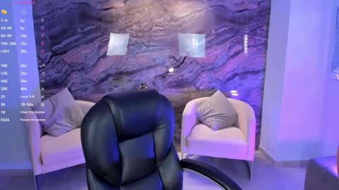 Snapshot of lizzhamilton_ chatting on January 22, 2025, 5:16 am Lizzi online show from January 22, 2025, 5:16 am