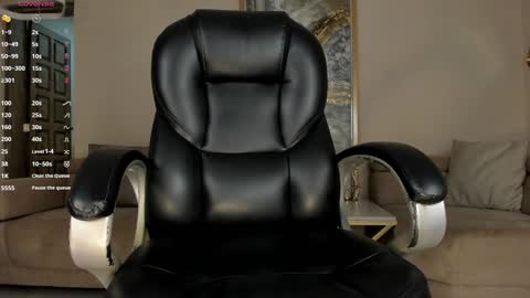 Snapshot of lizzhamilton_ chatting on February 4, 2025, 4:37 am Lizzi online show from February 4, 2025, 4:37 am