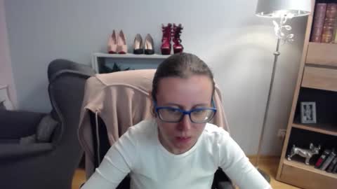 Snapshot of lizzy_sparkle chatting on September 24, 2025, 4:49 am Lizzy online show from September 24, 2025, 4:49 am