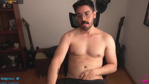 Snapshot of lobito_blanco97 chatting on October 3, 2025, 4:15 pm Lobito blanco Thefckingwolf main account online show from October 3, 2025, 4:15 pm