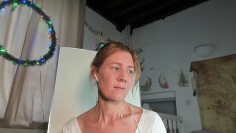 Snapshot of lola_belgium chatting on January 2, 2025, 1:19 pm lola_belgium online show from January 2, 2025, 1:19 pm
