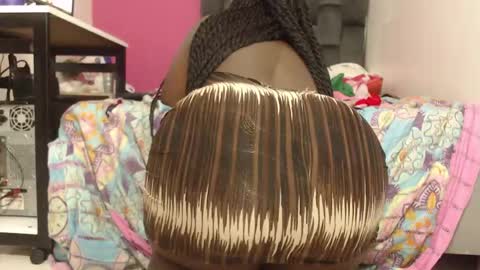 Snapshot of lola_honney chatting on February 14, 2025, 12:03 pm lola_honney online show from February 14, 2025, 12:03 pm