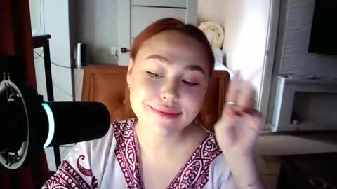 Snapshot of lolamint_ chatting on September 15, 2025, 10:48 am Lola online show from September 15, 2025, 10:48 am