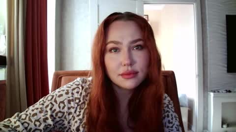 Snapshot of lolamint_ chatting on October 7, 2025, 9:39 am Lola online show from October 7, 2025, 9:39 am