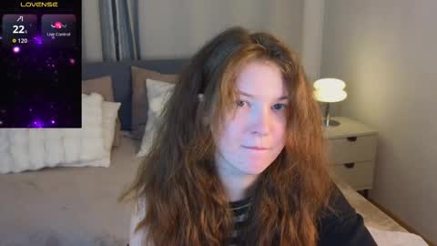 Snapshot of lolly_pump chatting on October 15, 2025, 3:12 pm Mona online show from October 15, 2025, 3:12 pm