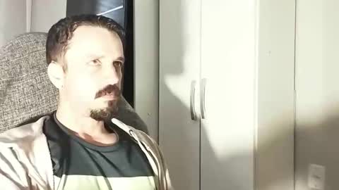 Snapshot of lookaz4010 chatting on November 4, 2025, 1:32 pm Lucas online show from November 4, 2025, 1:32 pm