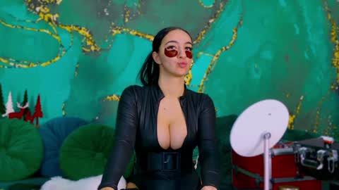 Snapshot of lorawarnner chatting on December 23, 2024, 6:37 pm Miss online show from December 23, 2024, 6:37 pm