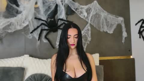 Snapshot of lorawarnner chatting on October 30, 2025, 4:52 pm Miss online show from October 30, 2025, 4:52 pm