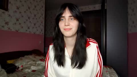 Snapshot of lorinepiro chatting on November 9, 2025, 3:21 pm Kira online show from November 9, 2025, 3:21 pm