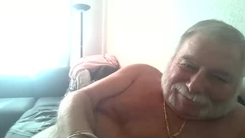 Snapshot of louis_chokdee chatting on September 12, 2025, 3:23 pm louis_chokdee online show from September 12, 2025, 3:23 pm