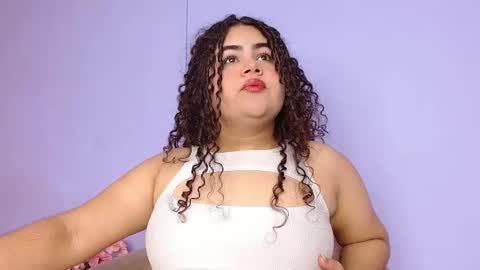 Snapshot of lourdes_moon22 chatting on October 18, 2025, 1:45 pm lourdes_moon22 online show from October 18, 2025, 1:45 pm
