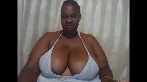 Snapshot of lovebigmelon chatting on February 21, 2025, 10:37 pm Lynn online show from February 21, 2025, 10:37 pm