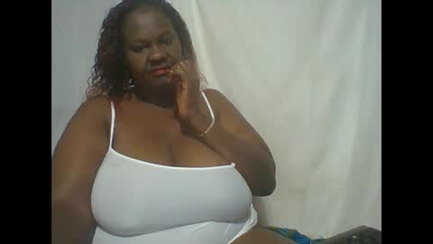 Snapshot of lovebigmelon chatting on October 12, 2025, 8:19 pm Lynn online show from October 12, 2025, 8:19 pm