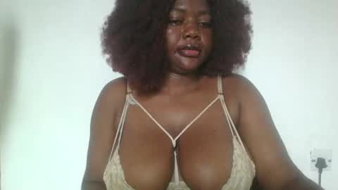 Snapshot of lovecumsluttie chatting on September 28, 2025, 11:15 am mila online show from September 28, 2025, 11:15 am