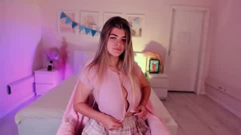 Barbie  Follow me online show from October 12, 2025, 7:29 am