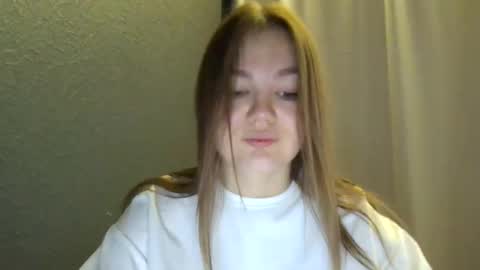 Snapshot of loviesimone chatting on October 7, 2025, 8:11 am loviesimone online show from October 7, 2025, 8:11 am
