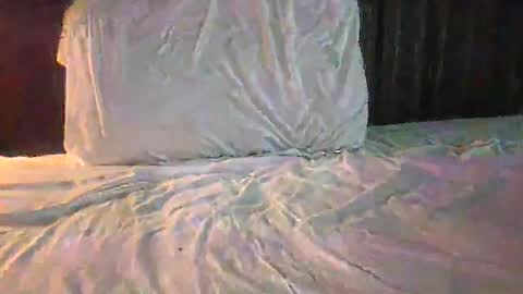 lozivelle online show from November 18, 2025, 8:46 pm