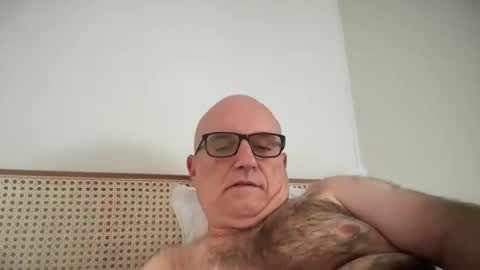 Snapshot of lucas10004 chatting on October 13, 2025, 5:18 am lucas10004 online show from October 13, 2025, 5:18 am