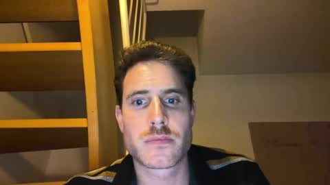 lucas30123 online show from October 22, 2025, 7:24 pm