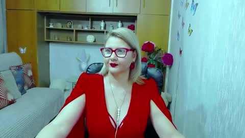 Snapshot of lucillefenlys chatting on November 3, 2025, 5:03 pm Lucille Fenly online show from November 3, 2025, 5:03 pm