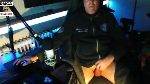 Snapshot of luckyfreak1 chatting on December 22, 2024, 8:03 pm call me Stefan online show from December 22, 2024, 8:03 pm