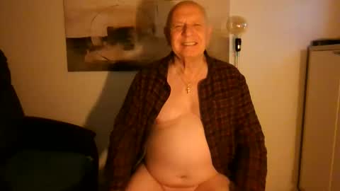 Snapshot of luclovestops chatting on October 23, 2025, 9:24 pm Luclostops online show from October 23, 2025, 9:24 pm