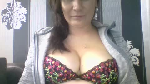 Snapshot of lucyhot6 chatting on September 16, 2025, 9:32 am lucybylucy online show from September 16, 2025, 9:32 am