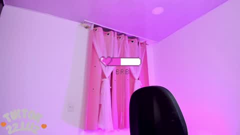 Snapshot of lucyy_peach chatting on December 19, 2024, 5:18 am LUCYY FROM HOME  online show from December 19, 2024, 5:18 am