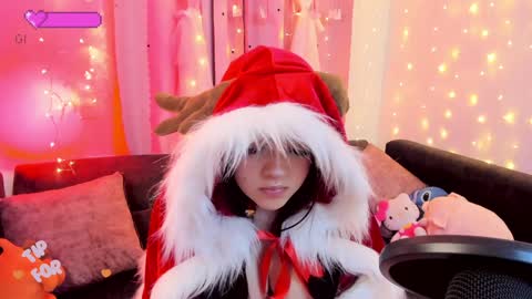 Snapshot of lucyy_peach chatting on December 24, 2024, 2:10 am LUCYY FROM HOME  online show from December 24, 2024, 2:10 am