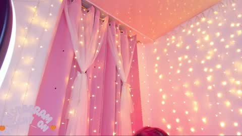Snapshot of lucyy_peach chatting on January 29, 2025, 6:22 am LUCYY FROM HOME  online show from January 29, 2025, 6:22 am