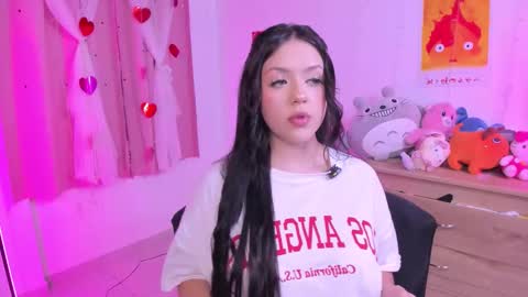 Snapshot of lucyy_peach chatting on September 22, 2025, 1:18 am LUCYY FROM HOME  online show from September 22, 2025, 1:18 am