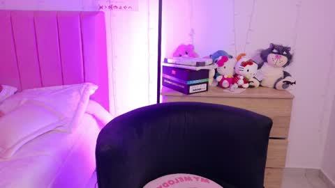 Snapshot of lucyy_peach chatting on October 21, 2025, 1:50 am LUCYY FROM HOME  online show from October 21, 2025, 1:50 am