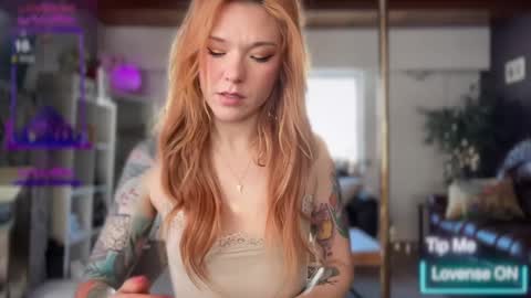 Snapshot of luebeam chatting on February 18, 2025, 8:03 pm Luubeam             INSTA luubeammm TWITTER lunaisreallycu1 online show from February 18, 2025, 8:03 pm