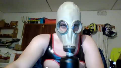 Snapshot of luis2423 chatting on March 3, 2025, 9:05 pm A slave to the mistress.. un esclavo para las amas dominantes. online show from March 3, 2025, 9:05 pm