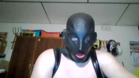 Snapshot of luis2423 chatting on March 10, 2025, 7:50 pm A slave to the mistress.. un esclavo para las amas dominantes. online show from March 10, 2025, 7:50 pm