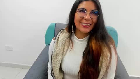 Snapshot of luna_dumont chatting on January 24, 2025, 11:15 am luna online show from January 24, 2025, 11:15 am