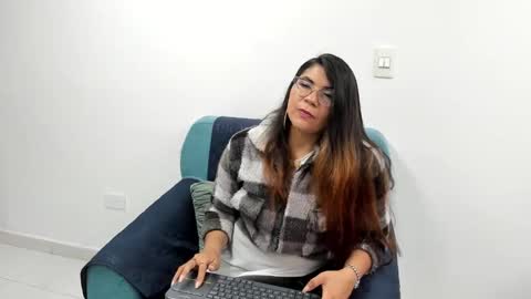 Snapshot of luna_dumont chatting on March 6, 2025, 11:25 am luna online show from March 6, 2025, 11:25 am