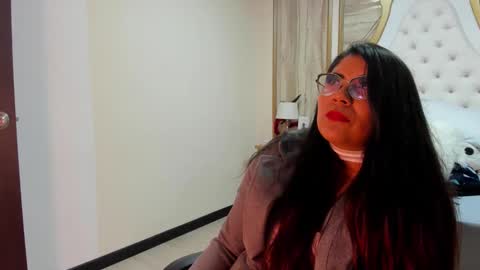 Snapshot of luna_dumont chatting on September 23, 2025, 11:57 am luna online show from September 23, 2025, 11:57 am