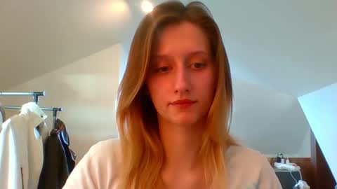 L U N A  online show from February 19, 2025, 11:17 am