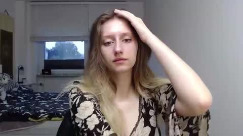 L U N A  online show from September 11, 2025, 5:29 am
