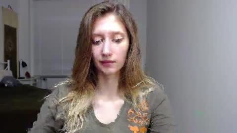 L U N A  online show from October 17, 2025, 5:43 am