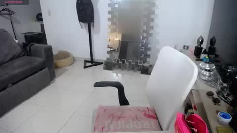 Snapshot of lunagardners chatting on September 19, 2025, 1:40 am lunagardners online show from September 19, 2025, 1:40 am