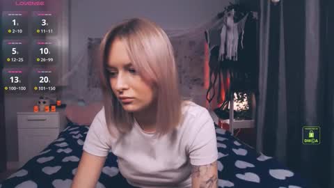 Snapshot of lunaluxyx chatting on October 12, 2025, 3:33 pm Luna online show from October 12, 2025, 3:33 pm