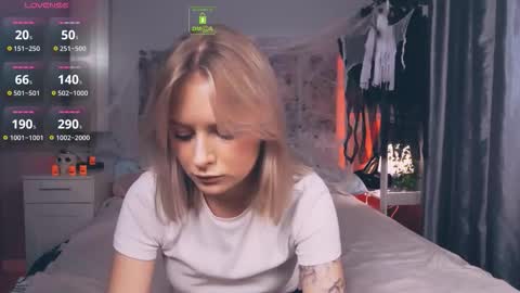 Snapshot of lunaluxyx chatting on October 16, 2025, 3:46 pm Luna online show from October 16, 2025, 3:46 pm
