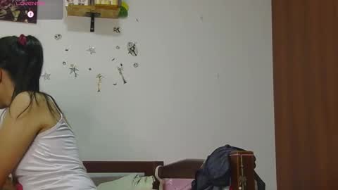 Snapshot of lunamoon_17 chatting on November 12, 2025, 1:06 am LUNA online show from November 12, 2025, 1:06 am