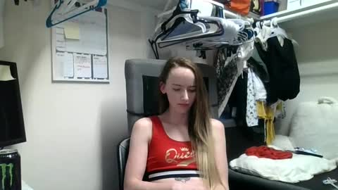 Snapshot of lunapixie2020 chatting on February 9, 2025, 9:16 am lunapixie2020 online show from February 9, 2025, 9:16 am