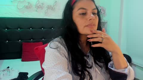 Snapshot of lust_mom chatting on December 16, 2024, 7:32 pm Angela 3 online show from December 16, 2024, 7:32 pm