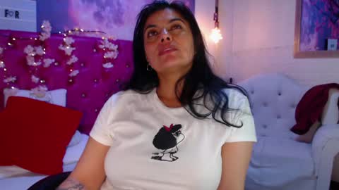 Snapshot of lust_mom chatting on December 17, 2024, 10:22 pm Angela 3 online show from December 17, 2024, 10:22 pm