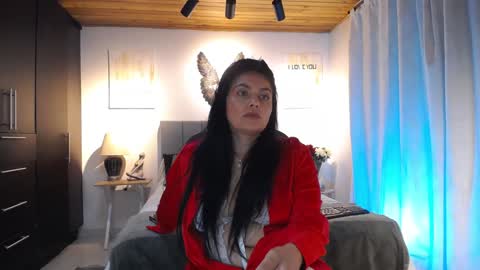 Snapshot of lust_mom chatting on January 28, 2025, 11:28 pm Angela 3 online show from January 28, 2025, 11:28 pm